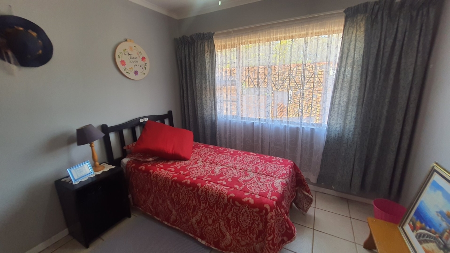 2 Bedroom Property for Sale in Langenhovenpark Free State